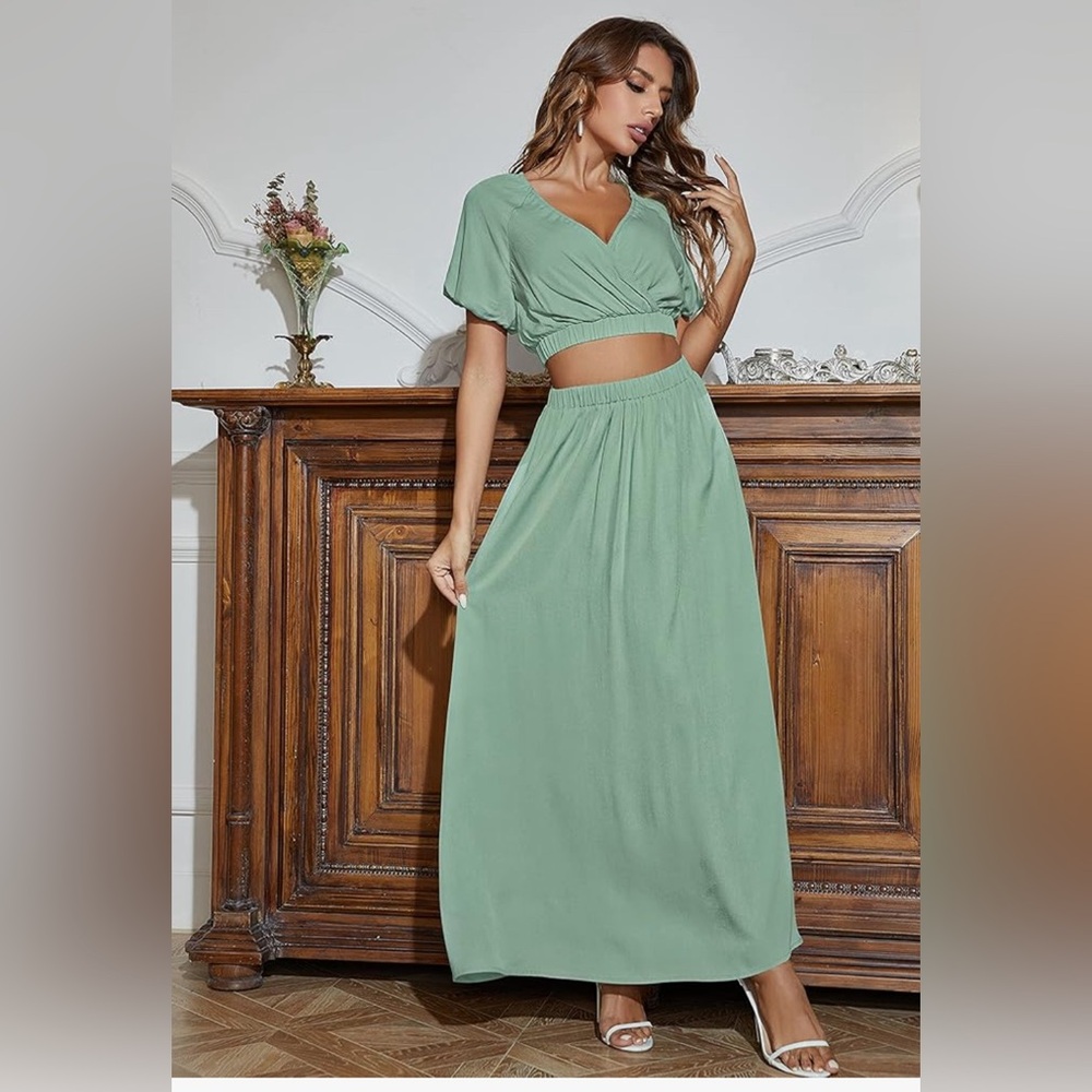 Women's Two Piece Outfit V Neck Puff Sleeve Crop Top and Flowy Maxi Skirt Set